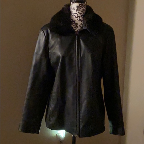 Covington Women’s Genuine Leather Coat - Picture 1 of 7